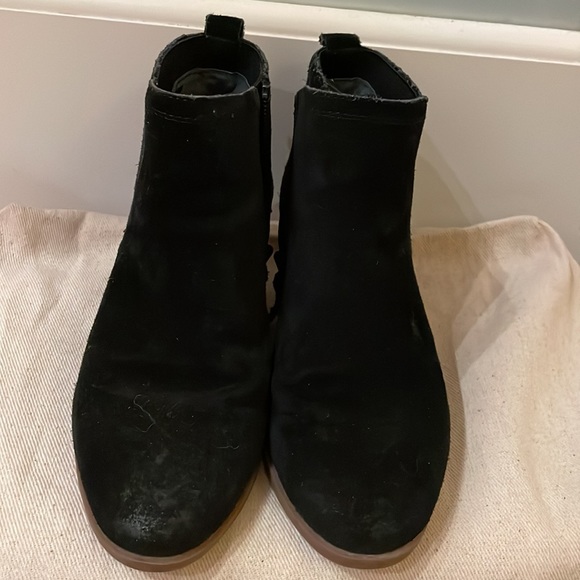 Bundle***Women’s size 4, both pairs are about 2 inches tall. - Picture 5 of 7